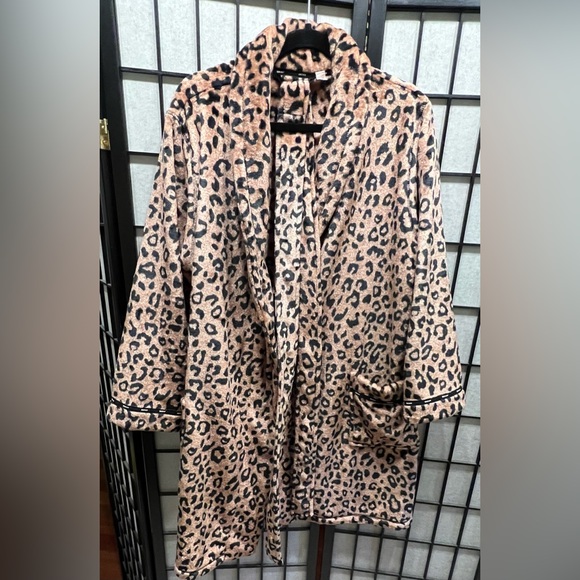 DKNY Leopard Robe - Size Large - Picture 4 of 4
